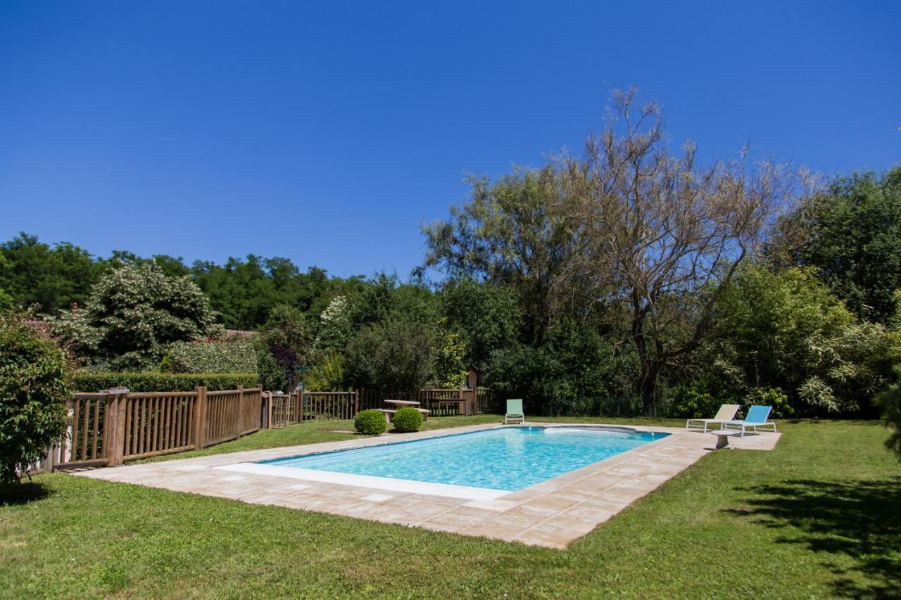 Gîte Peteloup pleine nature pour 12 + piscine La Celle-Saint-Cyr Extérieur photo