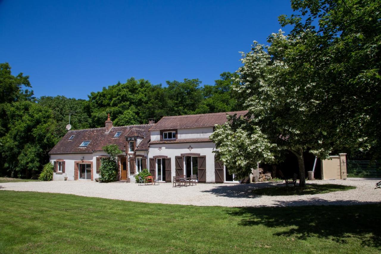 Gîte Peteloup pleine nature pour 12 + piscine La Celle-Saint-Cyr Extérieur photo