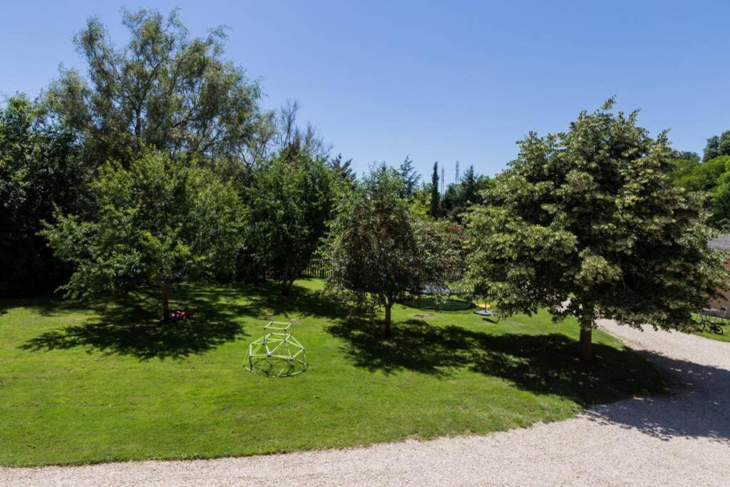 Gîte Peteloup pleine nature pour 12 + piscine La Celle-Saint-Cyr Extérieur photo