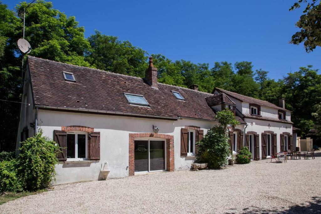 Gîte Peteloup pleine nature pour 12 + piscine La Celle-Saint-Cyr Extérieur photo