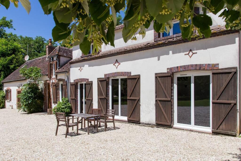 Gîte Peteloup pleine nature pour 12 + piscine La Celle-Saint-Cyr Extérieur photo