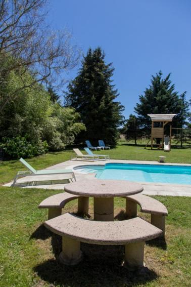 Gîte Peteloup pleine nature pour 12 + piscine La Celle-Saint-Cyr Extérieur photo